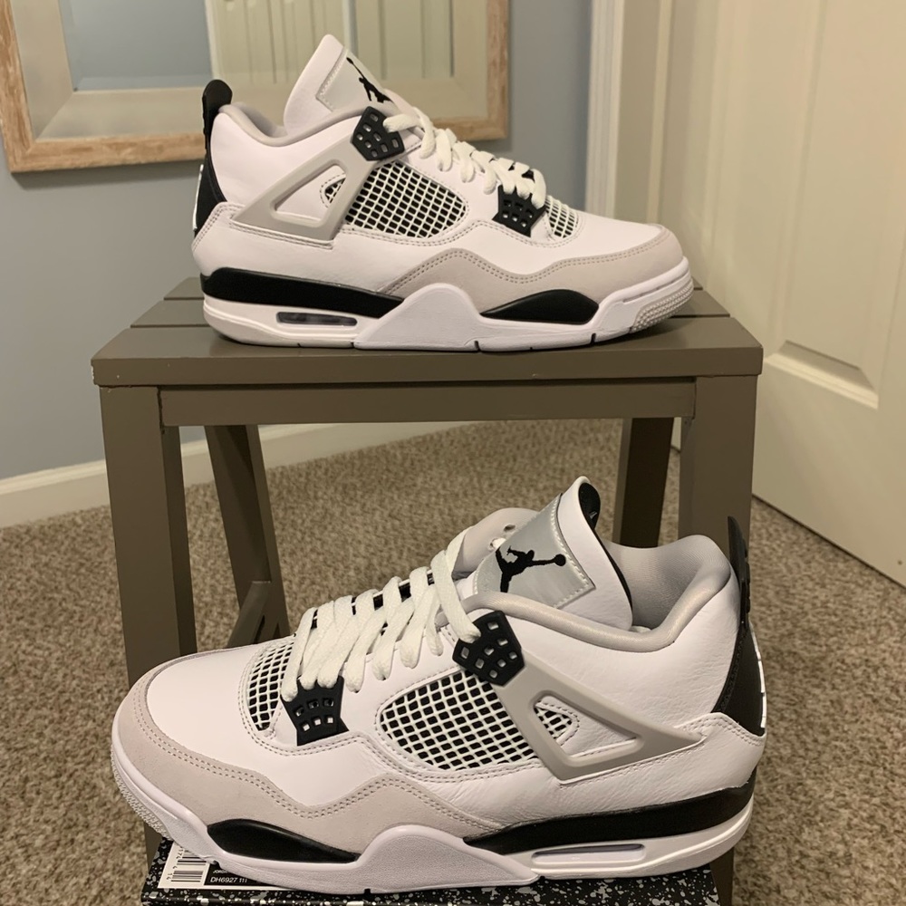 Air Jordan 4 Retro Military Black